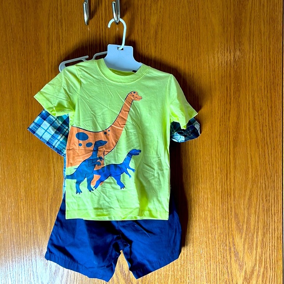 Three piece Toddler outfit from Carter’s - Picture 4 of 4